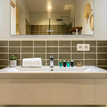 Daire Huswell - Queen At Sea: Modern 2 Bedroom