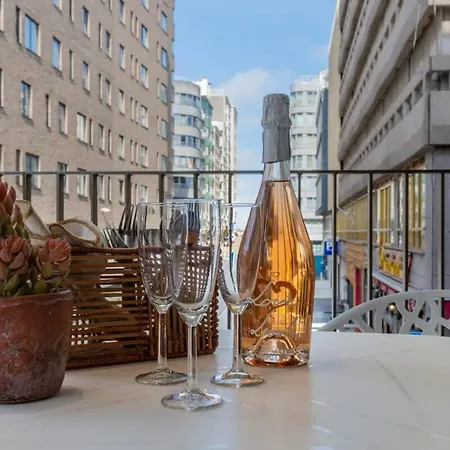 Daire Huswell - Queen At Sea: Modern 2 Bedroom Oostende